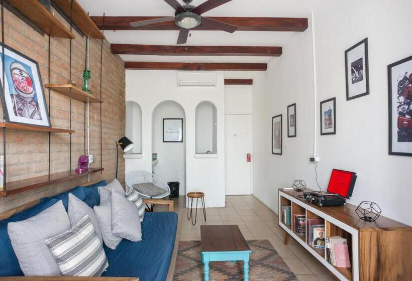 سوییت, Socialtel Granada   Formerly Selina Granada