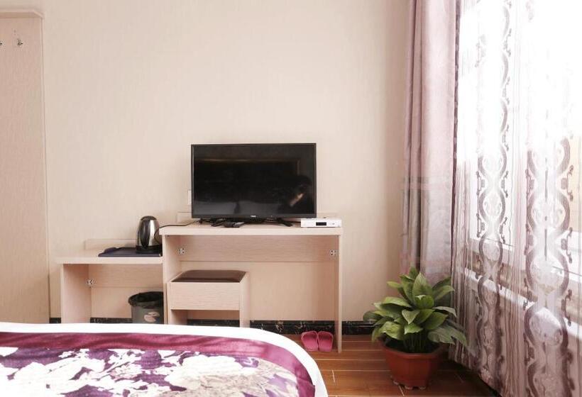 Habitación Triple Estándar, 哈尔滨机场东方红运宾馆