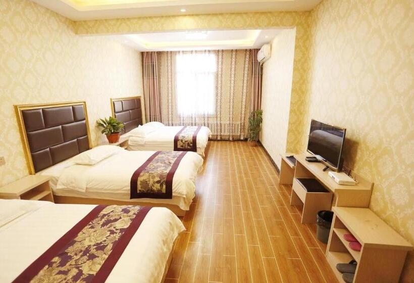 Habitación Triple Estándar, 哈尔滨机场东方红运宾馆