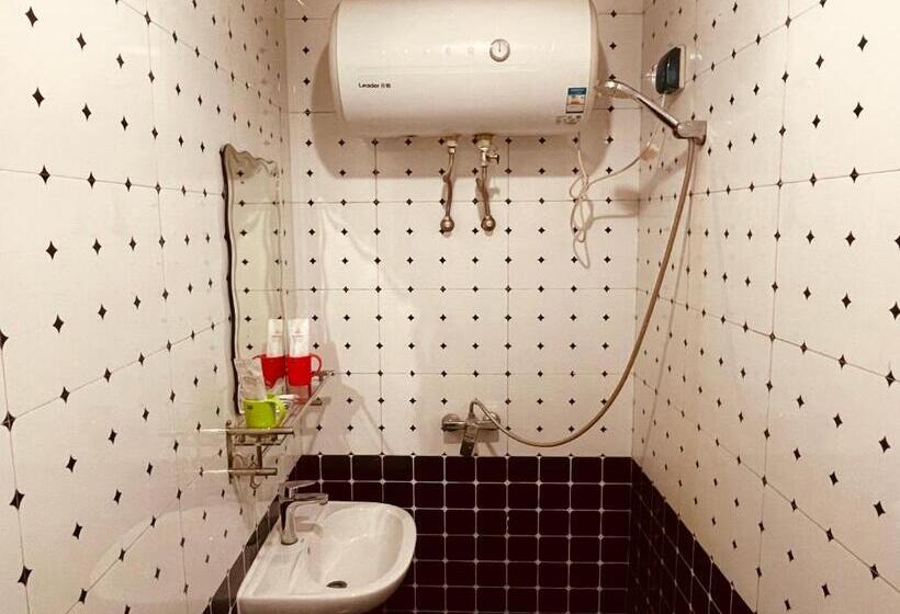 Habitación Triple Estándar, 哈尔滨机场东方红运宾馆
