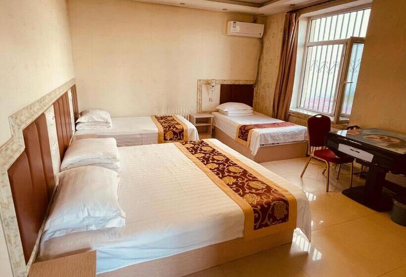 Habitación Triple Estándar, 哈尔滨机场东方红运宾馆