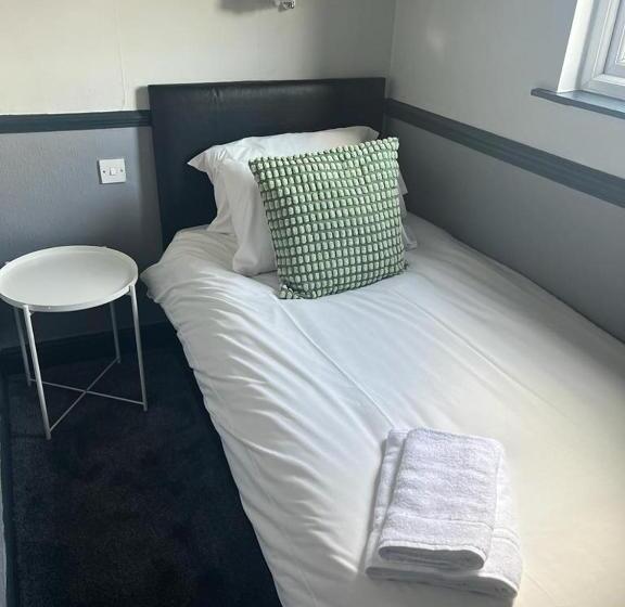 اتاق استاندارد یک نفره, Letting Rooms @ Charles Dickens