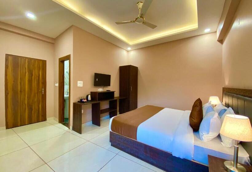 اتاق سوپریور با تخت بزرگ, Super Townhouse Tapovan Formerly Shiv Inn