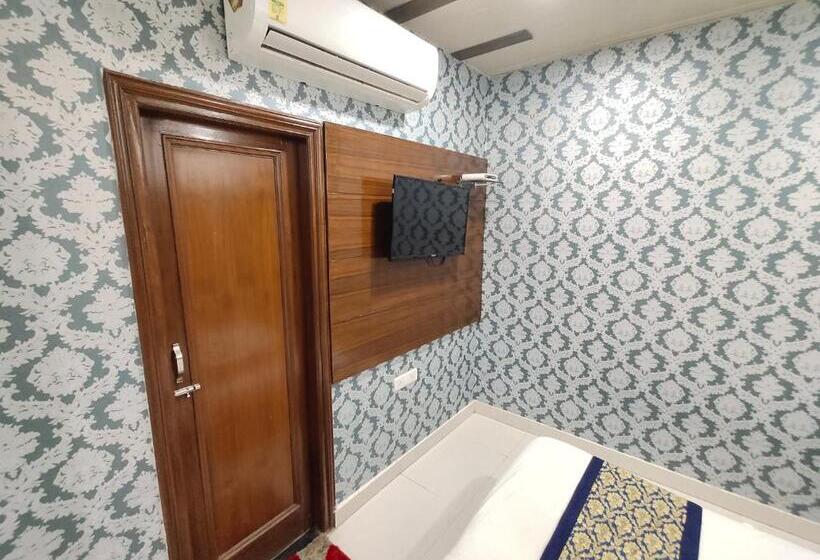 اتاق لوکس, 51
