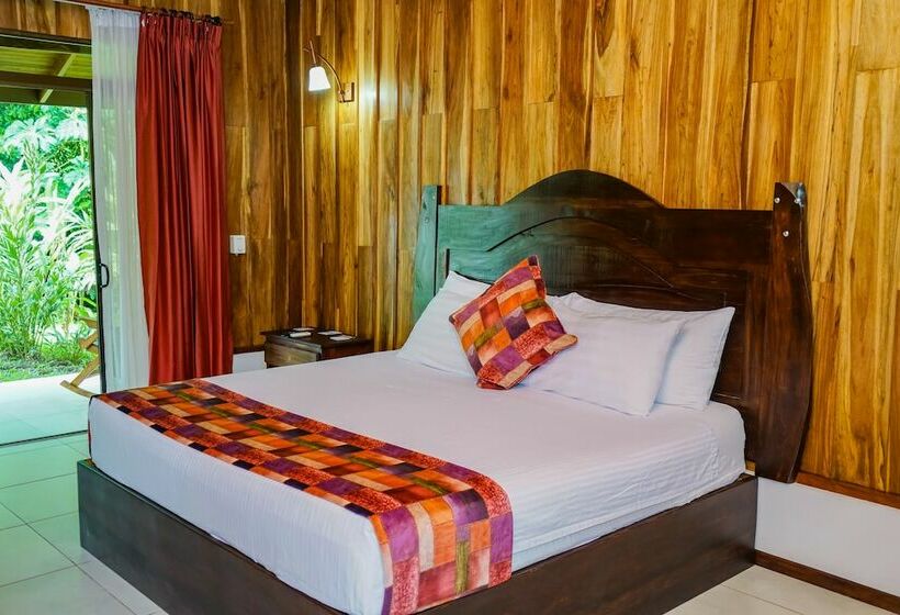 کلبه سوپریور, Arenal History Inn