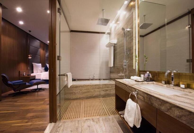 سوئیت با تخت بزرگ, Wyndham Grand Manama