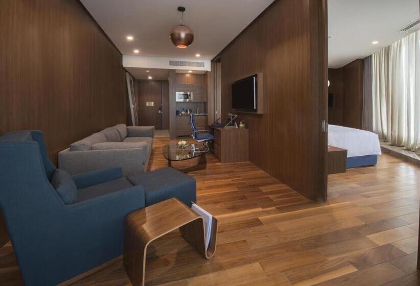 سوئیت با تخت بزرگ, Wyndham Grand Manama