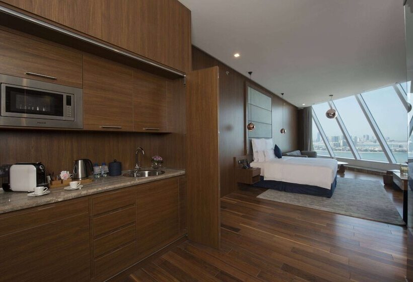 سوئیت جونیور برای معلولان, Wyndham Grand Manama