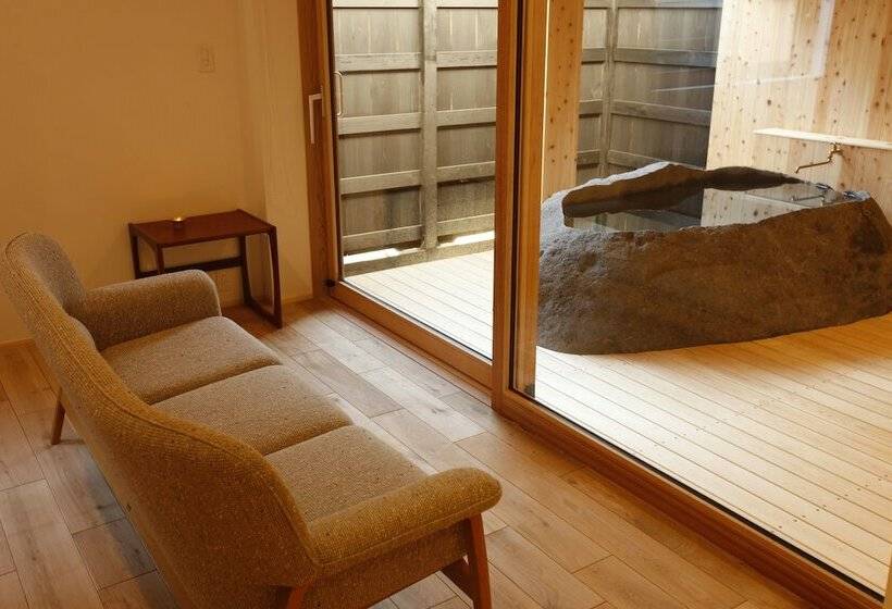 اتاق استاندارد سه نفره, Yamagata The Takinami