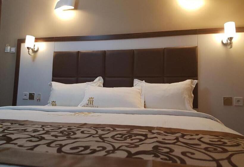 اتاق لوکس, Mbayaville