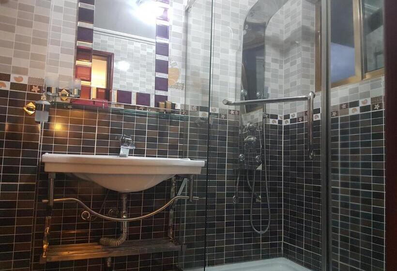 اتاق لوکس, Mbayaville