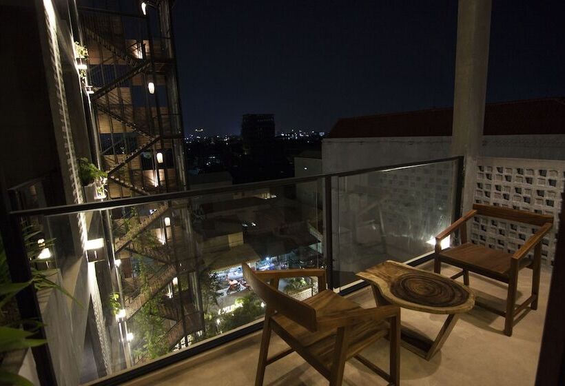 سوییت لوکس, Sarina Boutique