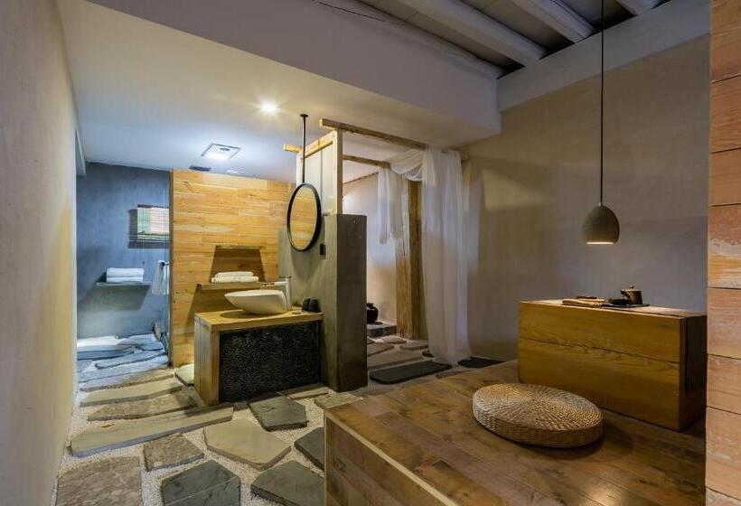 اتاق لوکس, Shangrila Karesansui