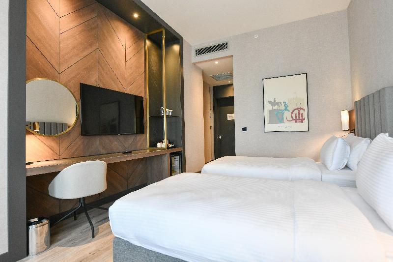 اتاق لوکس با چشم‌انداز استخر, Itz Ana Resort & Residences