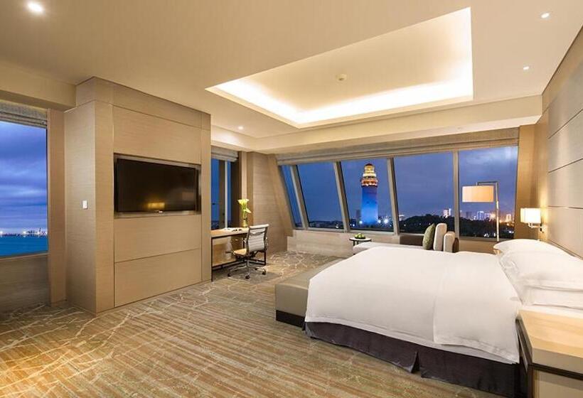 سوییت با چشم‌انداز دریا, Fliport Wutong Hotel Free Welcome Fruit & Near Exhibition Center