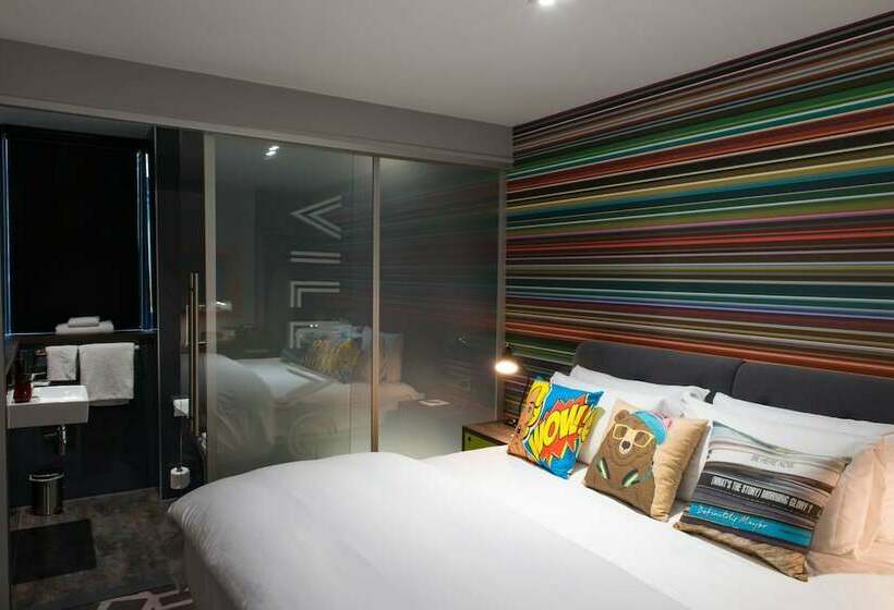 اتاق کلاب, Village Hotel Portsmouth