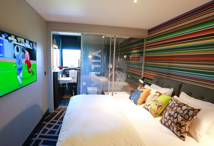اتاق کلاب, Village Hotel Portsmouth
