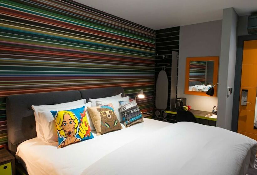 اتاق کلاب, Village Hotel Portsmouth