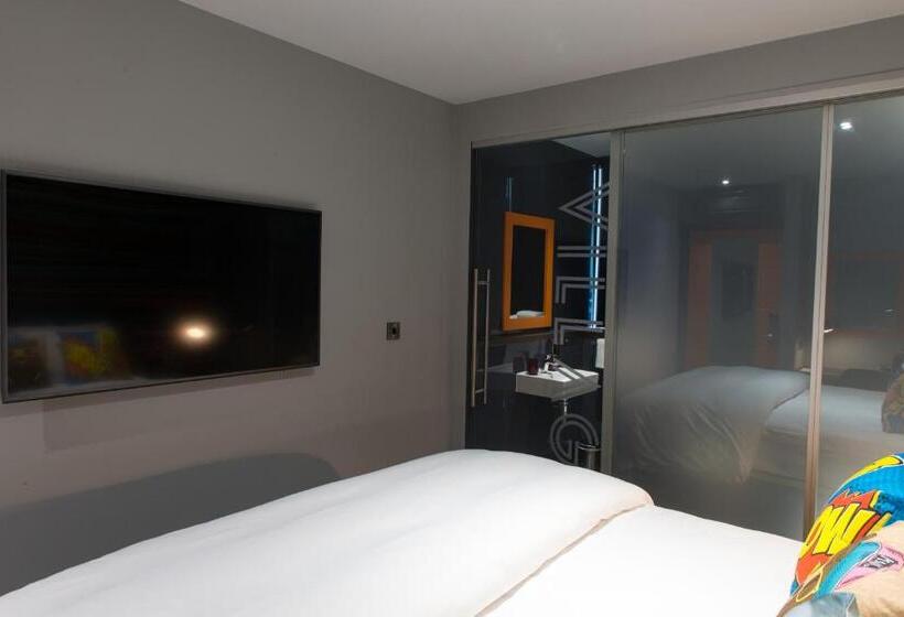 اتاق استاندارد, Village Hotel Portsmouth