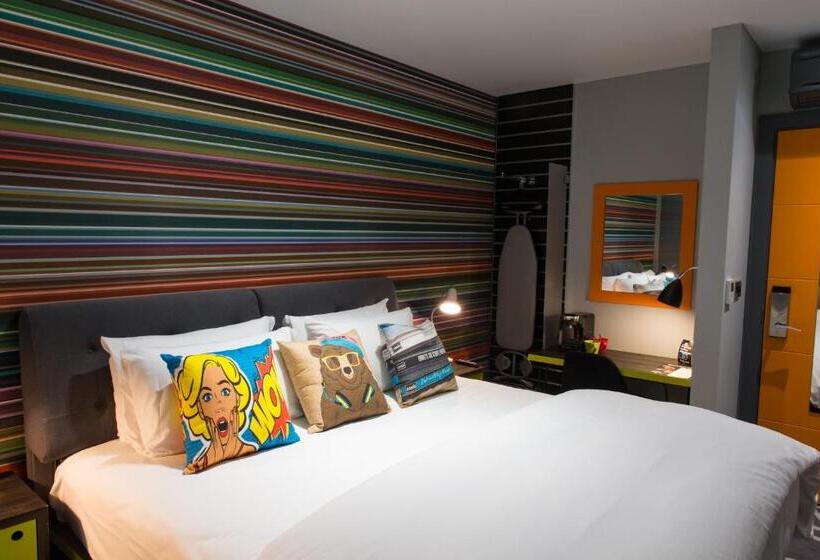 اتاق کلاب, Village Hotel Portsmouth