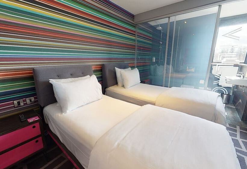 اتاق استاندارد, Village Hotel Portsmouth
