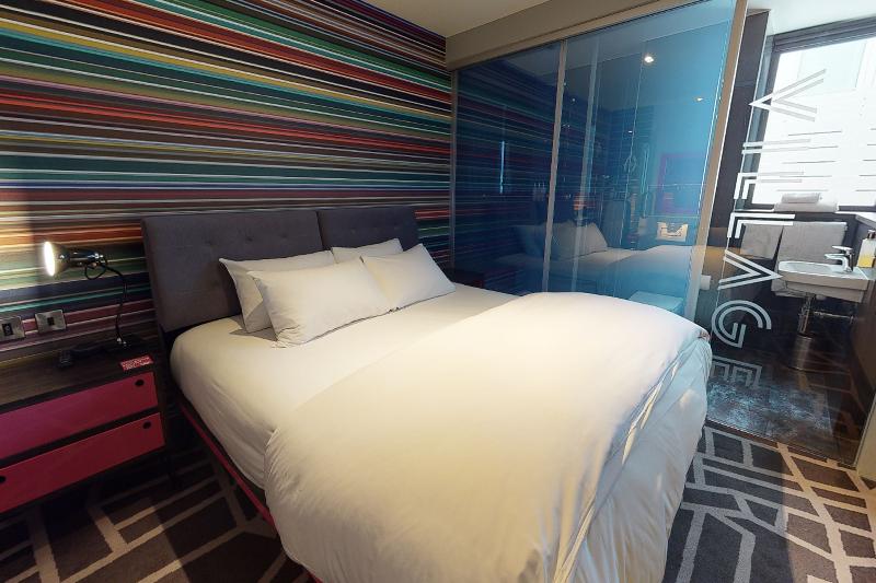 اتاق کلاب, Village Hotel Portsmouth