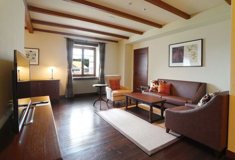 سوییت لوکس, Lotte Arai Resort