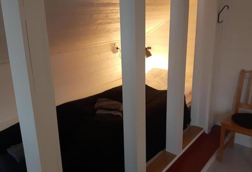 اتاق استاندارد چهارنفره با سرویس بهداشتی مشترک, The Sheep Inn B&b