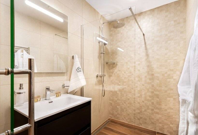 آپارتمان خانوادگی, Apartmánový Hotel Hrebienok Resort