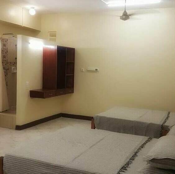 اتاق خانوادگی, Marigold Guest House
