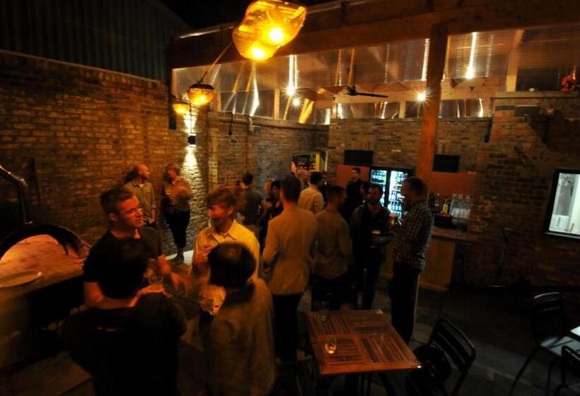 Номер Стандарт Совместная Ванная, The Grange Pub