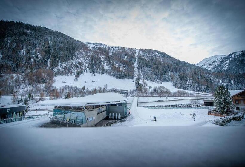اتاق استاندارد سه تخته با بالکن, Quality Hosts Arlberg   Hotel Bergheim