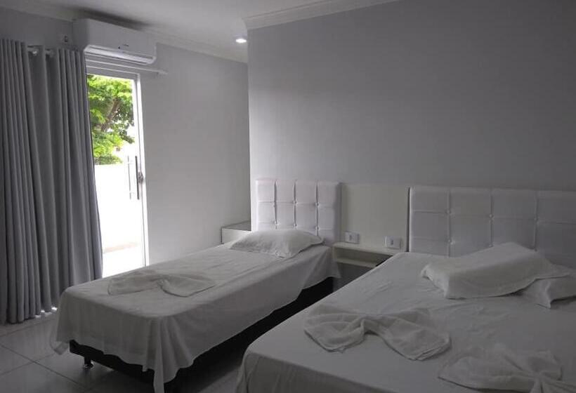 اتاق استاندارد سه تخته با بالکن, Vitória Hotel   Guaíra Pr