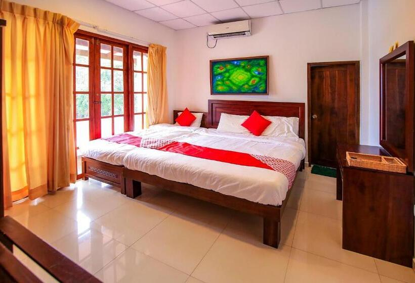 اتاق لوکس با بالکن و چشم‌انداز دریا, Bay Beach