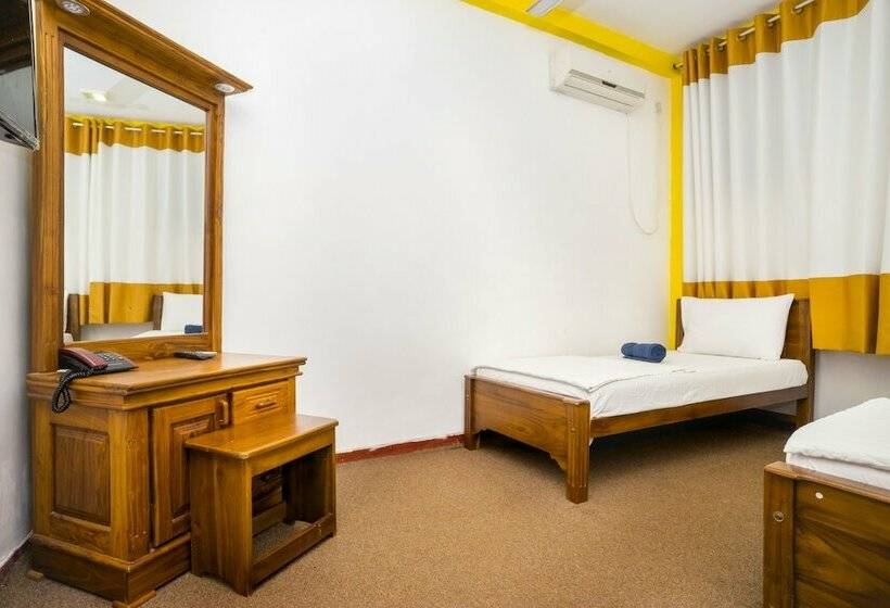 اتاق لوکس سه تخته, Al Manaal Residency