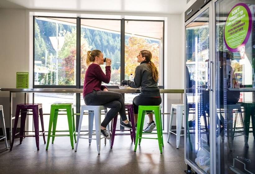 تختخواب در اتاق مشترک, Lylo Queenstown
