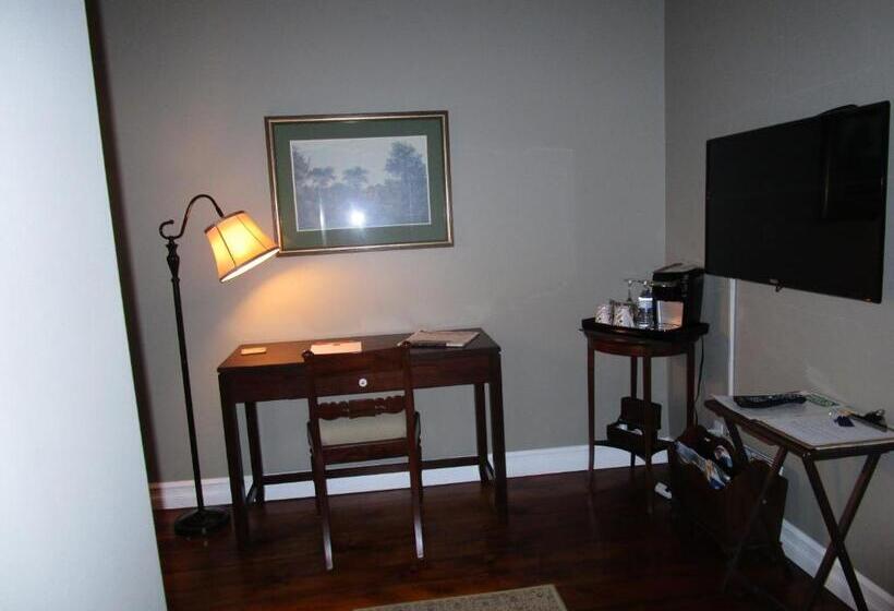 سوئیت با تخت بزرگ, Sir Isaac Brock B&b Luxury Suites