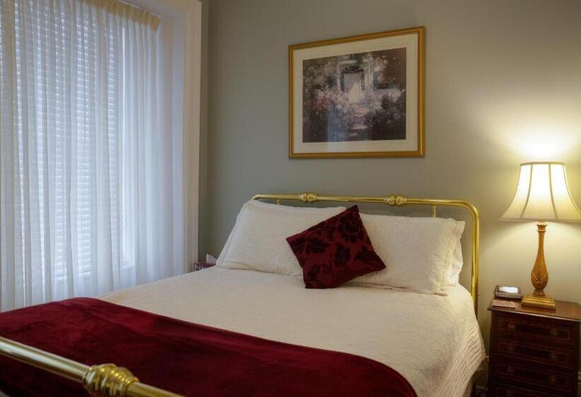 سوییت, Sir Isaac Brock B&b Luxury Suites