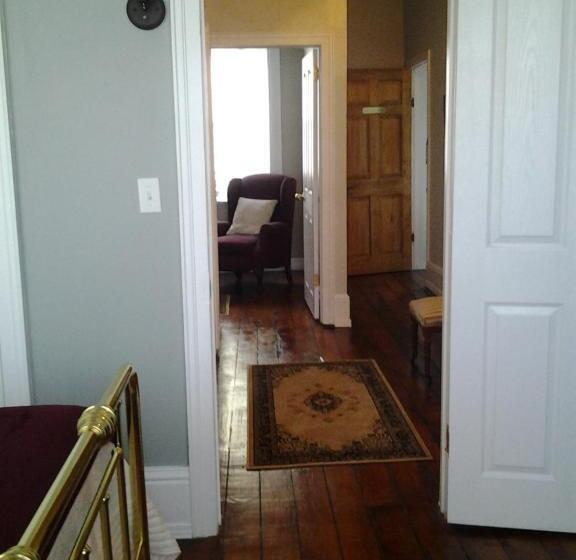 سوییت, Sir Isaac Brock B&b Luxury Suites