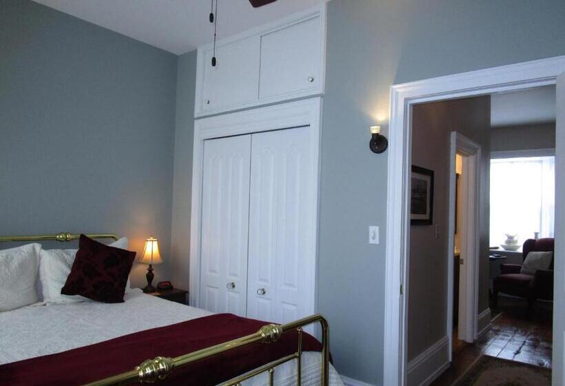 سوییت, Sir Isaac Brock B&b Luxury Suites