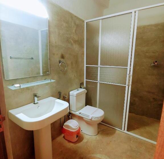 اتاق استاندارد با چشم‌انداز استخر, Airport Resort