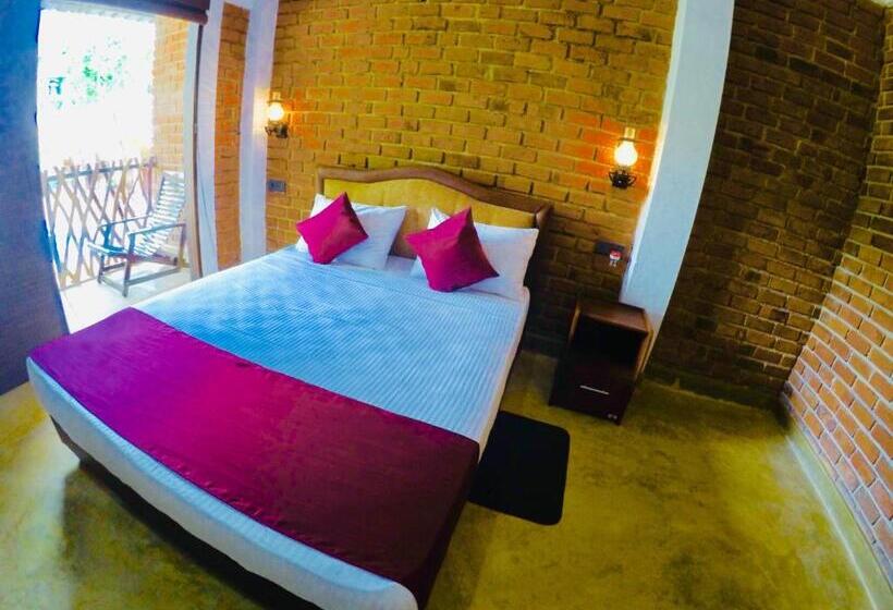 اتاق استاندارد با چشم‌انداز استخر, Airport Resort