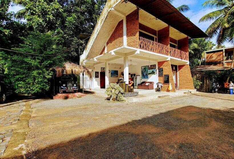 اتاق استاندارد با چشم‌انداز استخر, Airport Resort