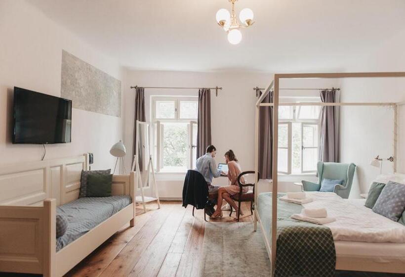 اتاق لوکس سه تخته, Miss Sophie S Olomouc  Boutique