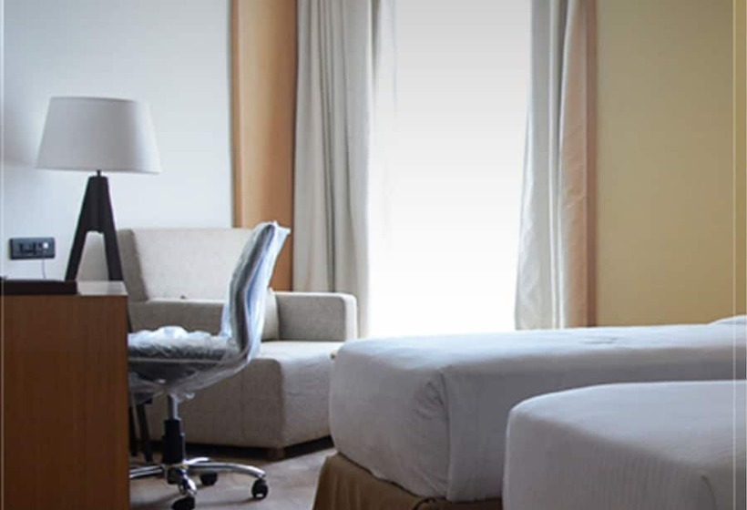 اتاق اجرایی, Ramada By Wyndham Dehradun Chakrata Road