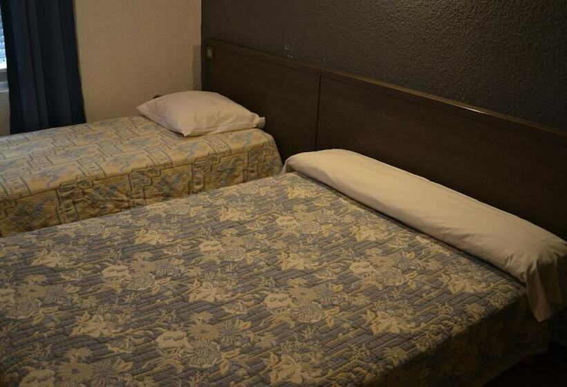 اتاق خانوادگی با چشم‌انداز دریا, L Hotel Du Port