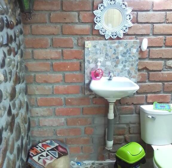 اتاق استاندارد با چشم‌انداز کوهستان, Tony S House Eco Hostel