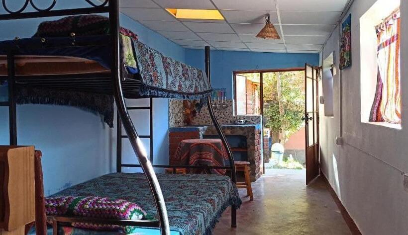 اتاق استاندارد سه تخته با چشم‌انداز باغ, Tony S House Eco Hostel