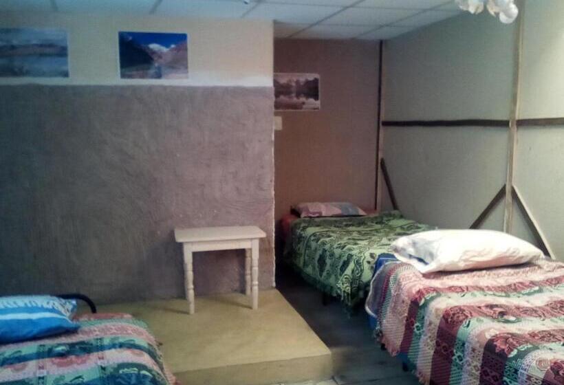 تختخواب در اتاق مشترک, Tony S House Eco Hostel