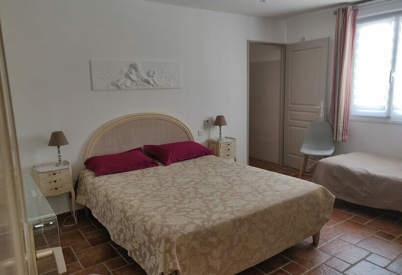اتاق استاندارد سه نفره, Domaine De Foresta